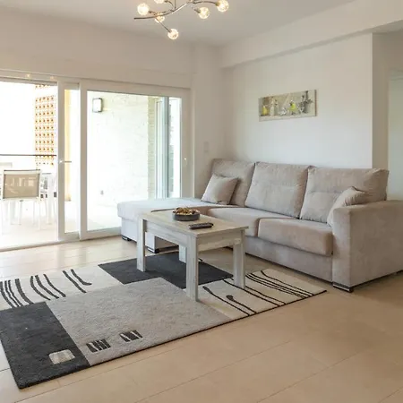 Modern 2 Bedroom 100 M From The Apartment *